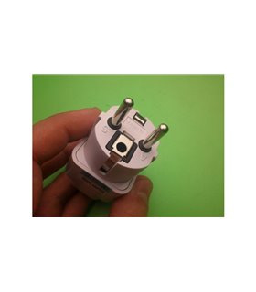 Универсальный переходник розетка 10A 250V (11499) Универсальный переходник розетка 10A 250V (11499)