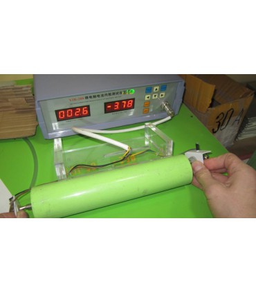 Высокотоковый аккумулятор Li-Ion 40ah 3.7V 3mOm 224*49мм с резьбой (16052)