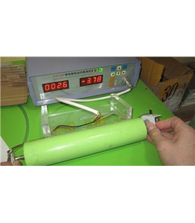 Высокотоковый аккумулятор Li-Ion 40ah 3.7V 3mOm 224*49мм с резьбой (16052)