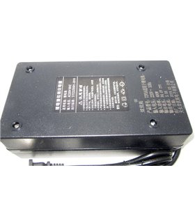 Зарядное устройство блок питания электровелосипеда 72V 5A (14333) Зарядное устройство блок питания электровелосипеда 72V 5A (14333)